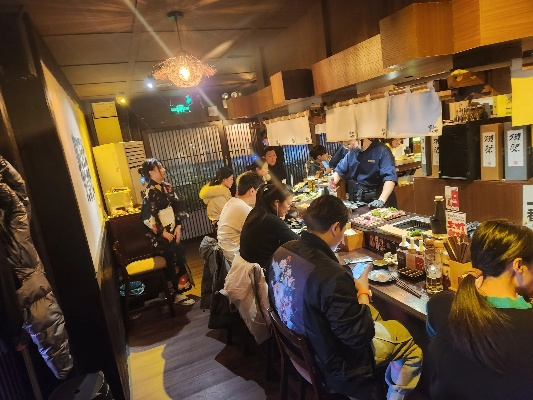 烤肉店突发停电，老板慷慨免单全场56桌顾客费用