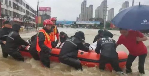 暴雨中吊车司机挺身而出，14人生命接力上演生死救援