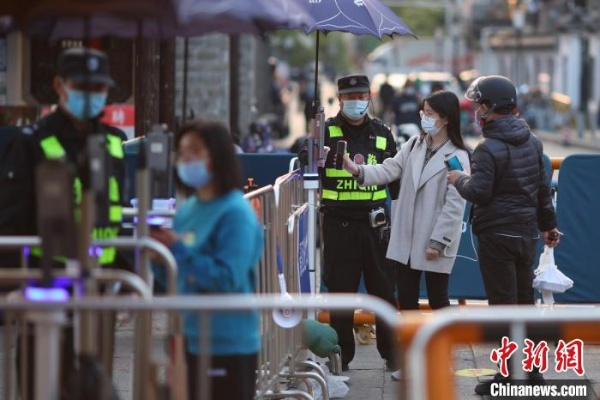 南京疫情防控升级，市民生活平稳有序