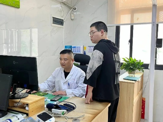 村医父子携手追梦，同校同专业启航生命新篇章