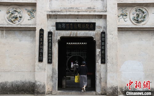黄泽锋家庭迎新成员，妻子二胎诞生，喜悦溢于言表