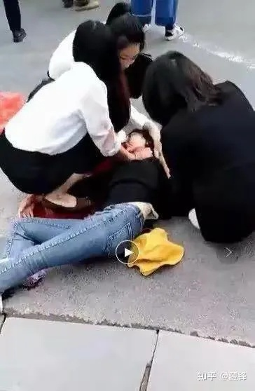 冲动背后的悲剧，男生捅伤女生事件警醒社会