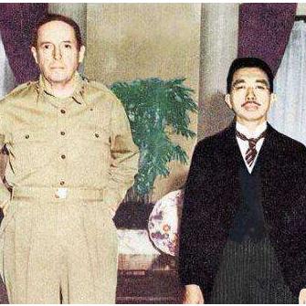 美国街头女子互殴引发围观热潮