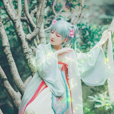 生活的真实与活力，97岁奶奶吃草莓的瞬间